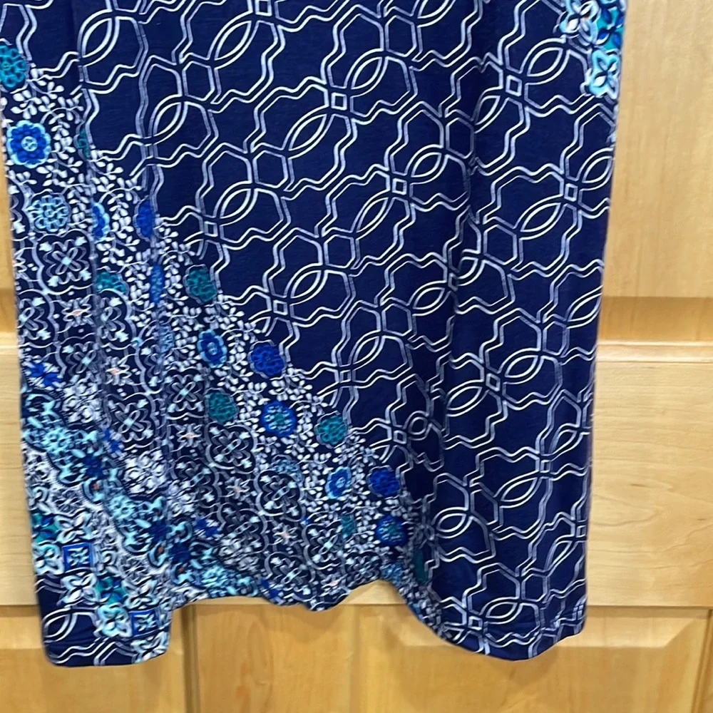 Gaiam blue floral v-neck athletic top size L - Picture 4 of 9